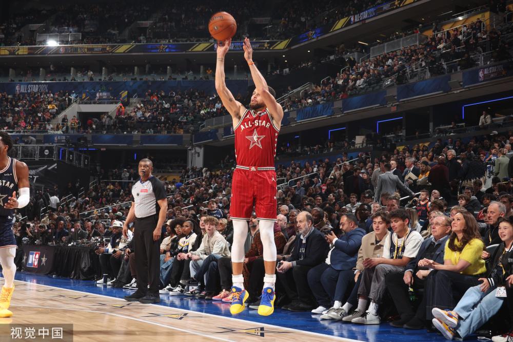 卫在篮球场 卫在篮球场